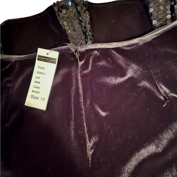JACKIE JON, NWT, BLACK VELVET LOOK, MID LENGTH SKIRT. SIZE 14. - Picture 3 of 4